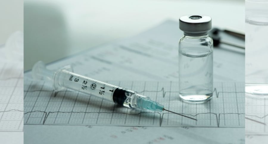 Electrocardiograph and Syringe Electrocardiograph and Syringe