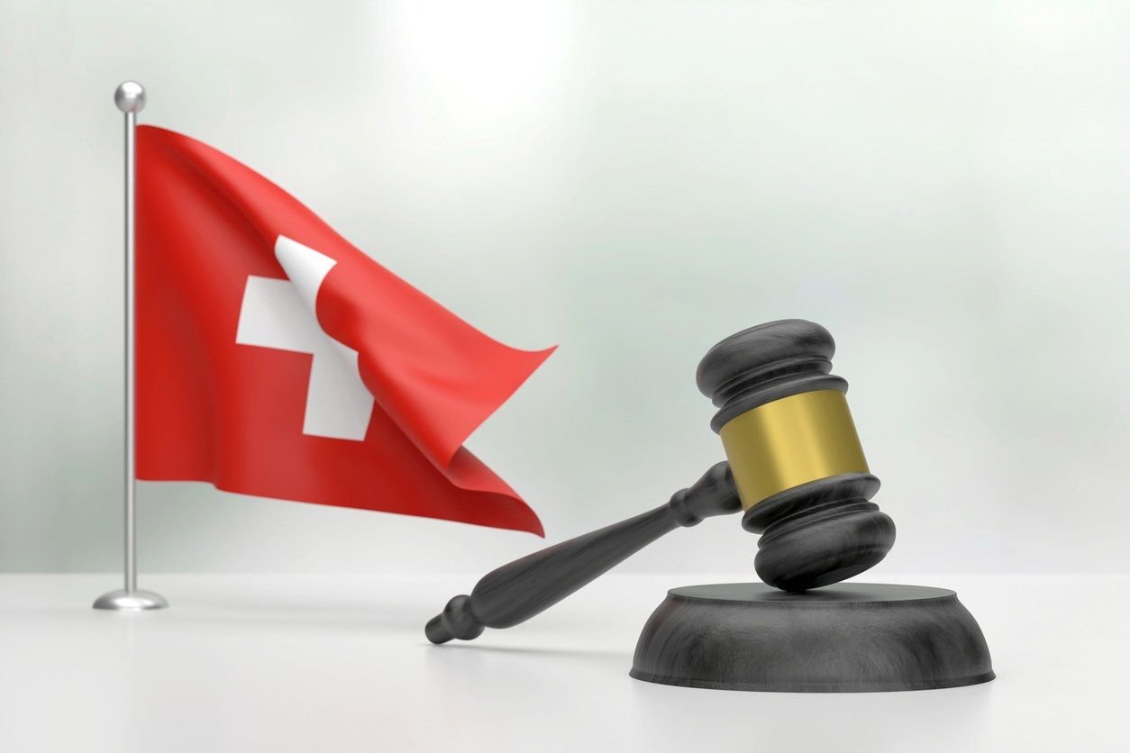 swiss_flag_gavel-bee3268d.jpeg